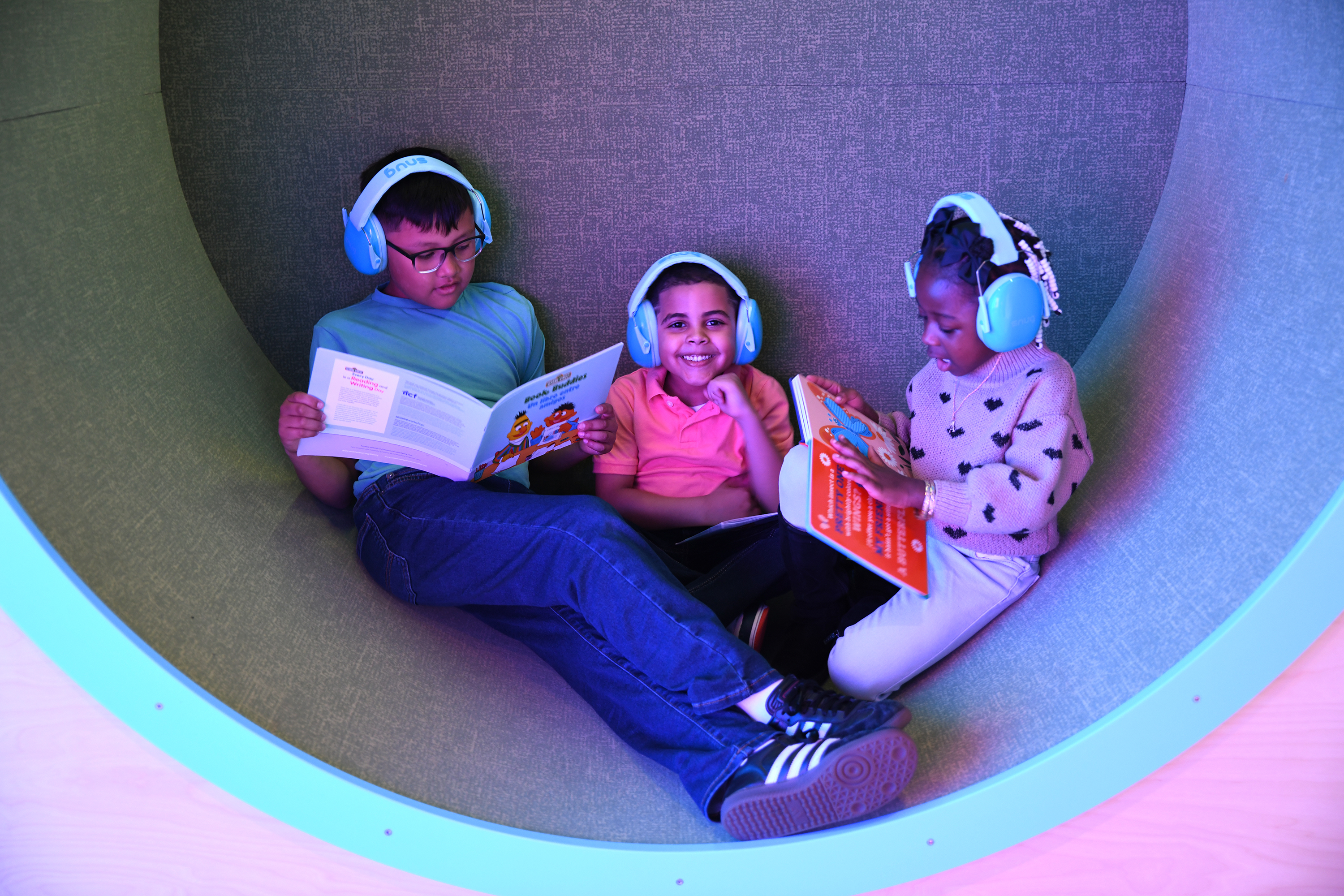 kids reading circle2635